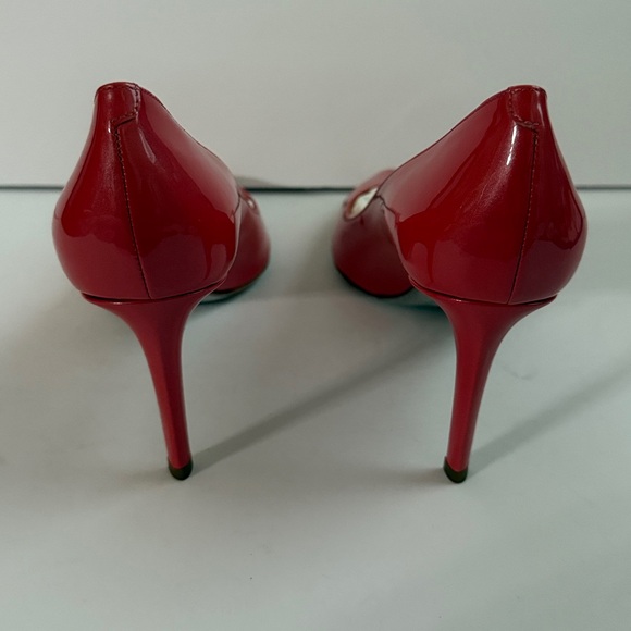 Rene Caovilla “Barbie” Pink Patent Pumps w/diamond-effect soles & edged liner - Picture 6 of 9